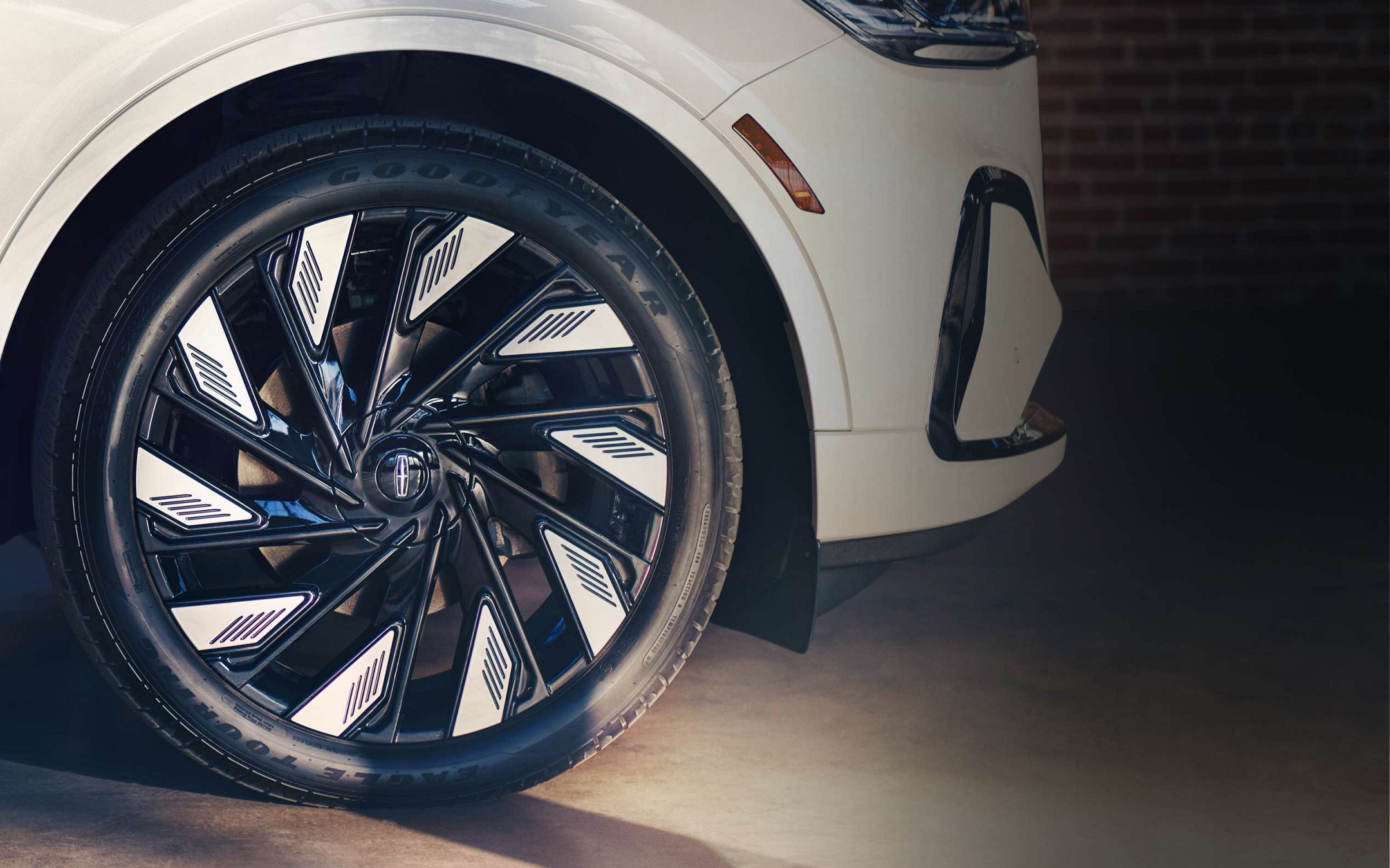 Stylish 10-spoke wheels are shown on a 2025 Lincoln Black Label Nautilus® SUV