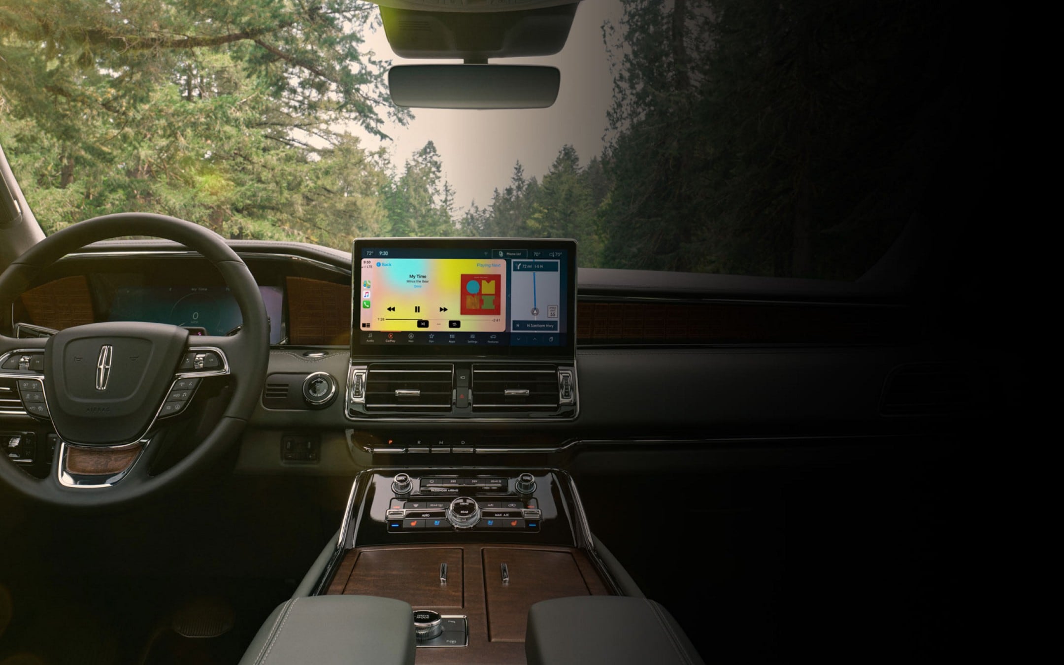 La cabina delantera de una SUV Lincoln Black Label Navigator® 2024 muestra un diseño reconfortante
