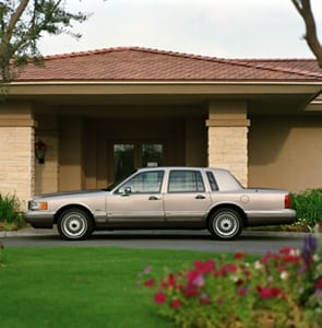 10 Lincoln Town Car Executive DomenicaZaara   Towncar 1991 3col 2.tif